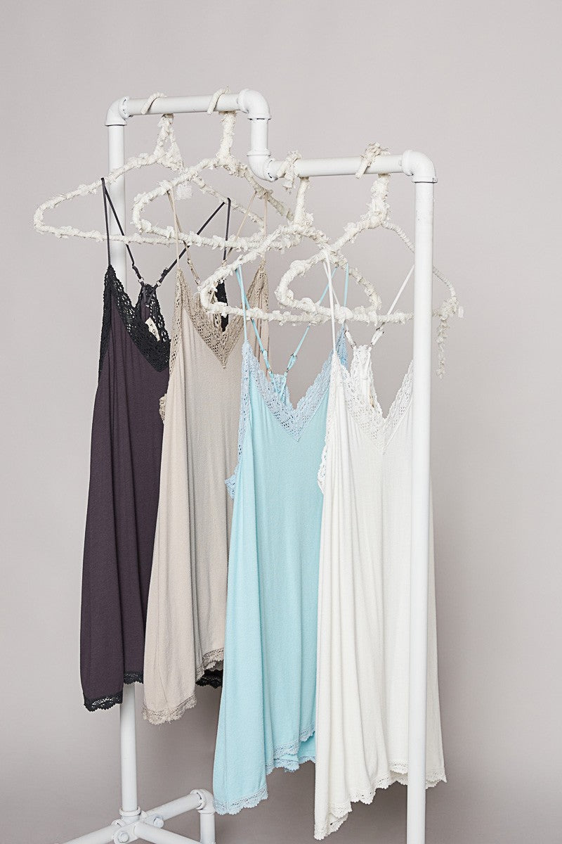 POL Sleeveless Lace Trim V Neck Adjustable Solid Tank Top