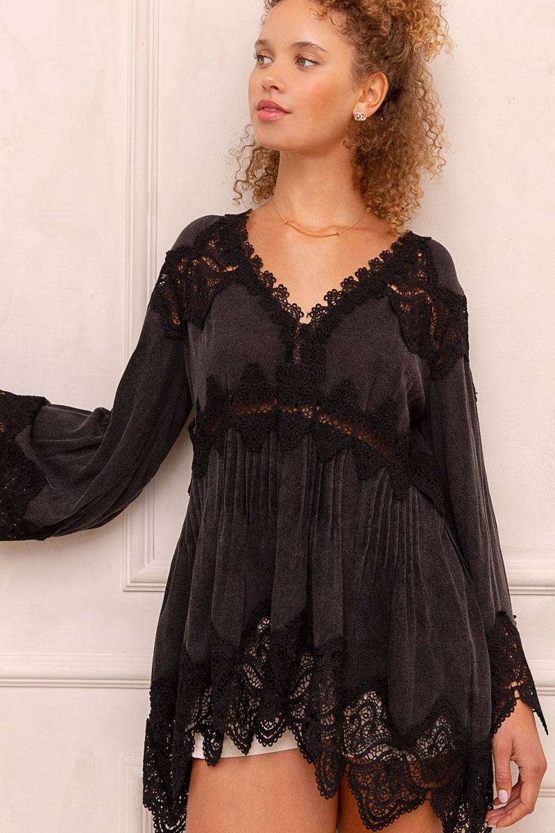 POL Bell sleeve pleated crochet inset high low Top