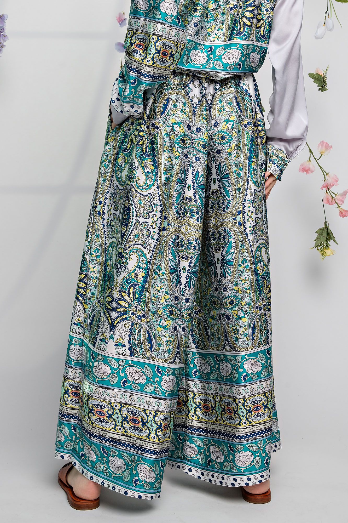 Easel Plus Satin Printed Wide Leg Pleated Pants