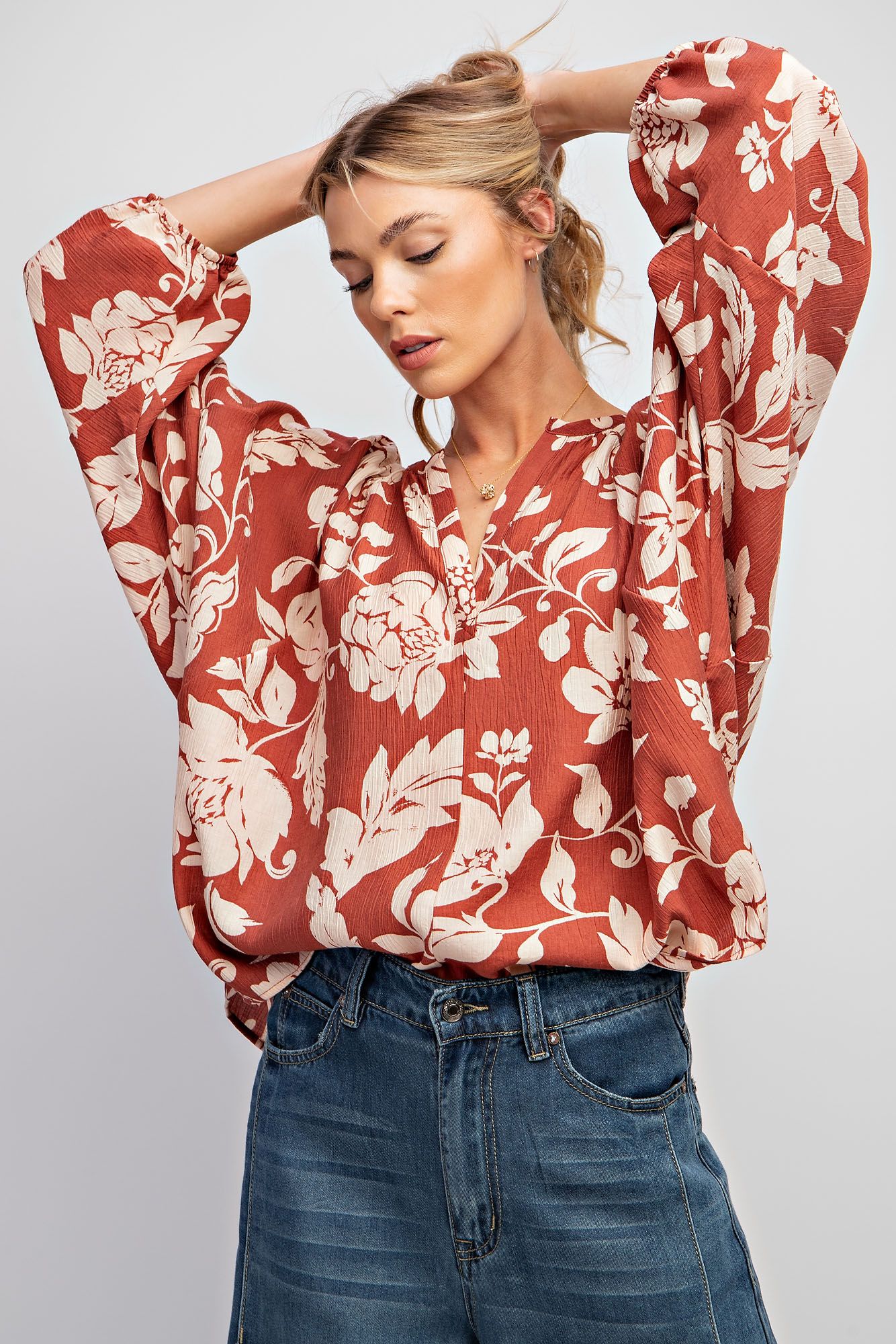 Easel Plus Elastic Cuffs Printed Peach Blossom Woven Tops