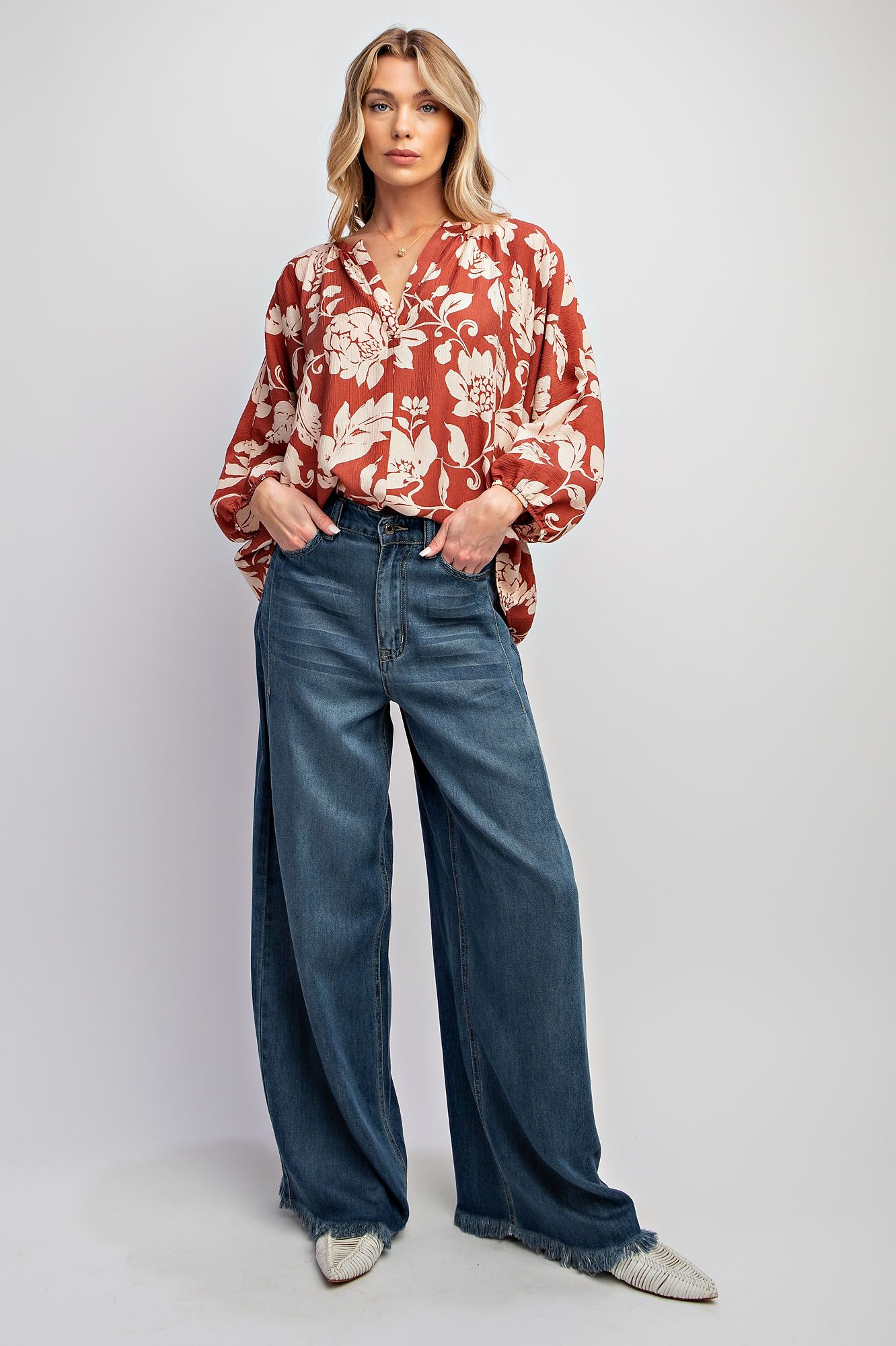 Easel Plus Elastic Cuffs Printed Peach Blossom Woven Tops