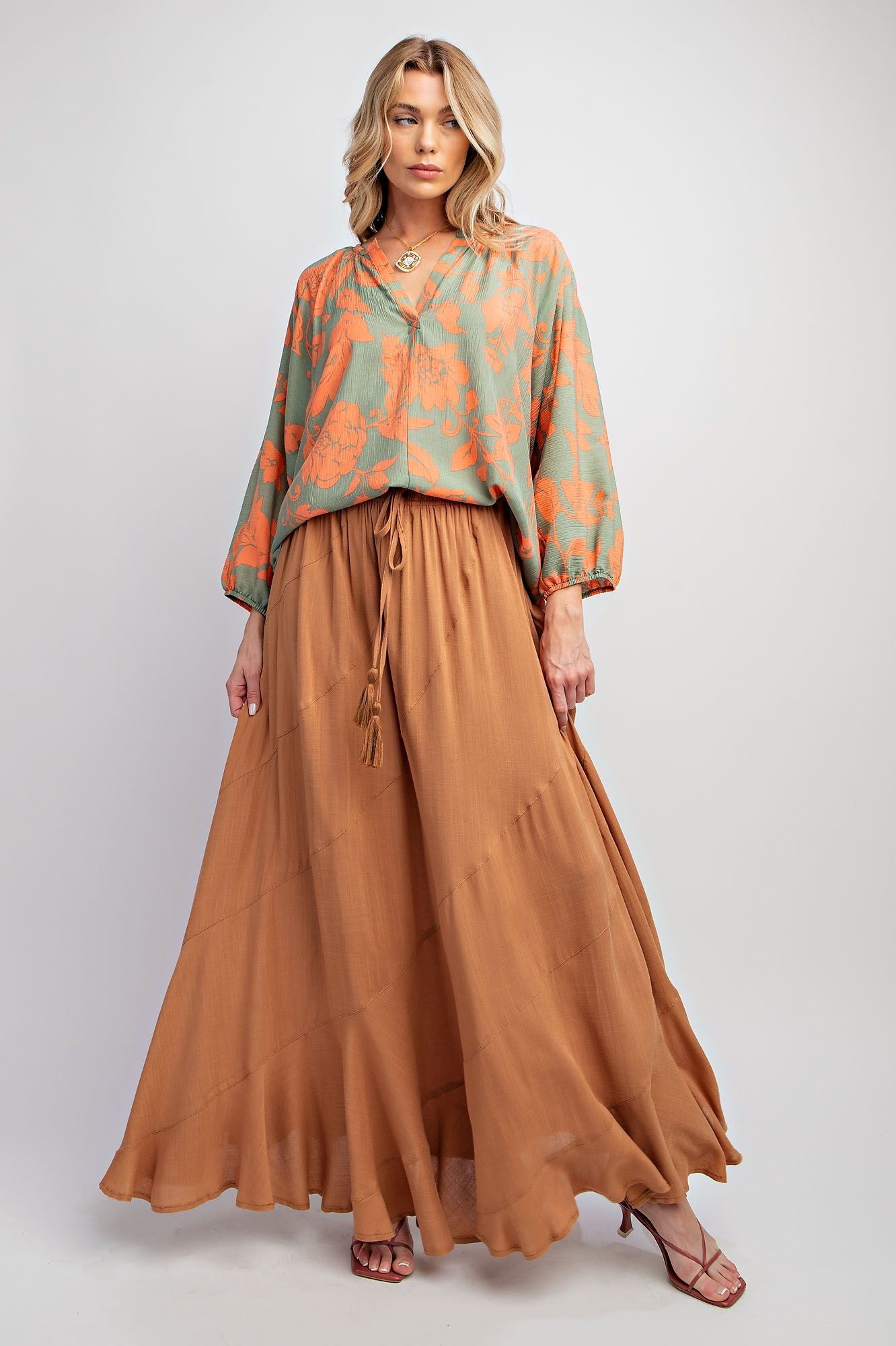 Easel Plus Elastic Cuffs Printed Peach Blossom Woven Tops