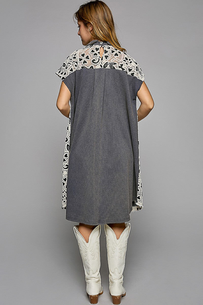 POL Sleeveless Lace Trim Contrast Button Down Long Top