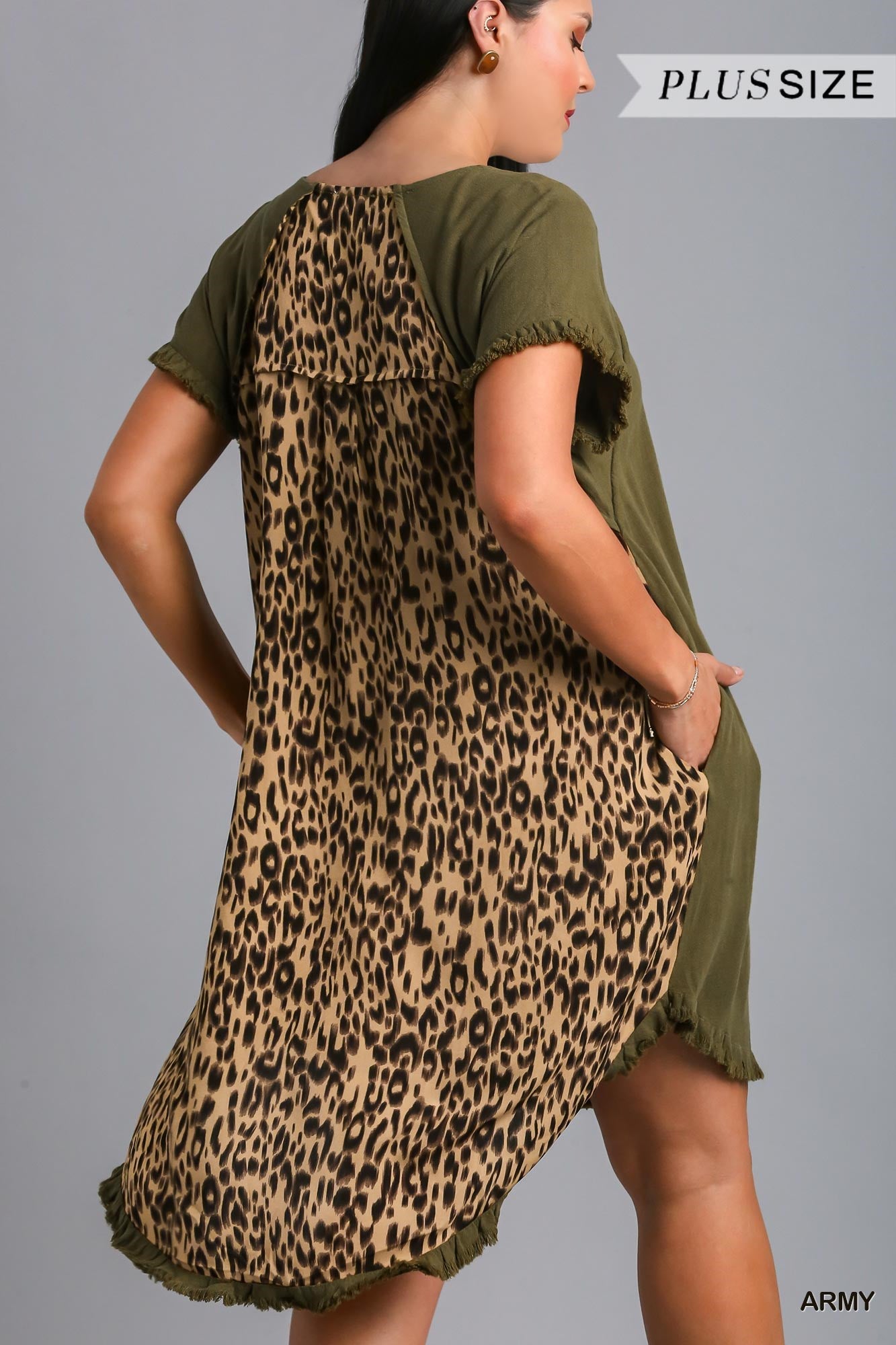 Umgee Plus Linen Blend Short Sleeve Round Neck Animal Print Back Dress