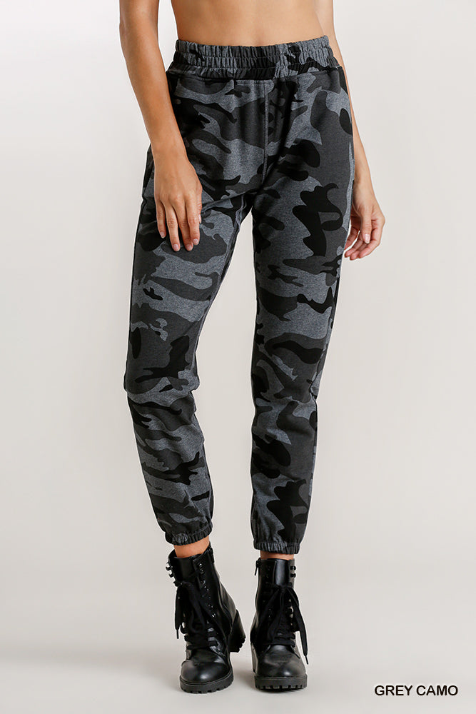 Umgee Camo Print Elastic Waist Pockets Joggers