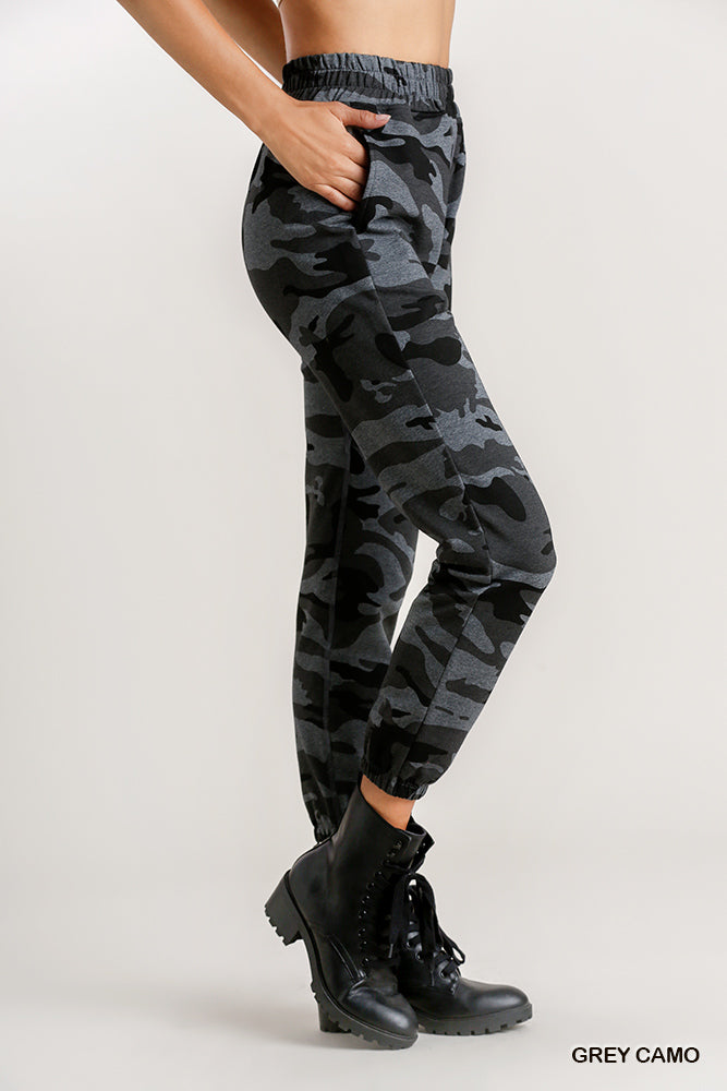 Umgee Camo Print Elastic Waist Pockets Joggers
