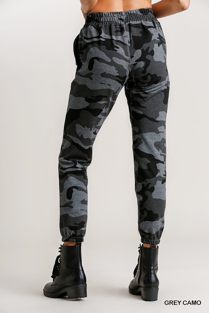 Umgee Camo Print Elastic Waist Pockets Joggers