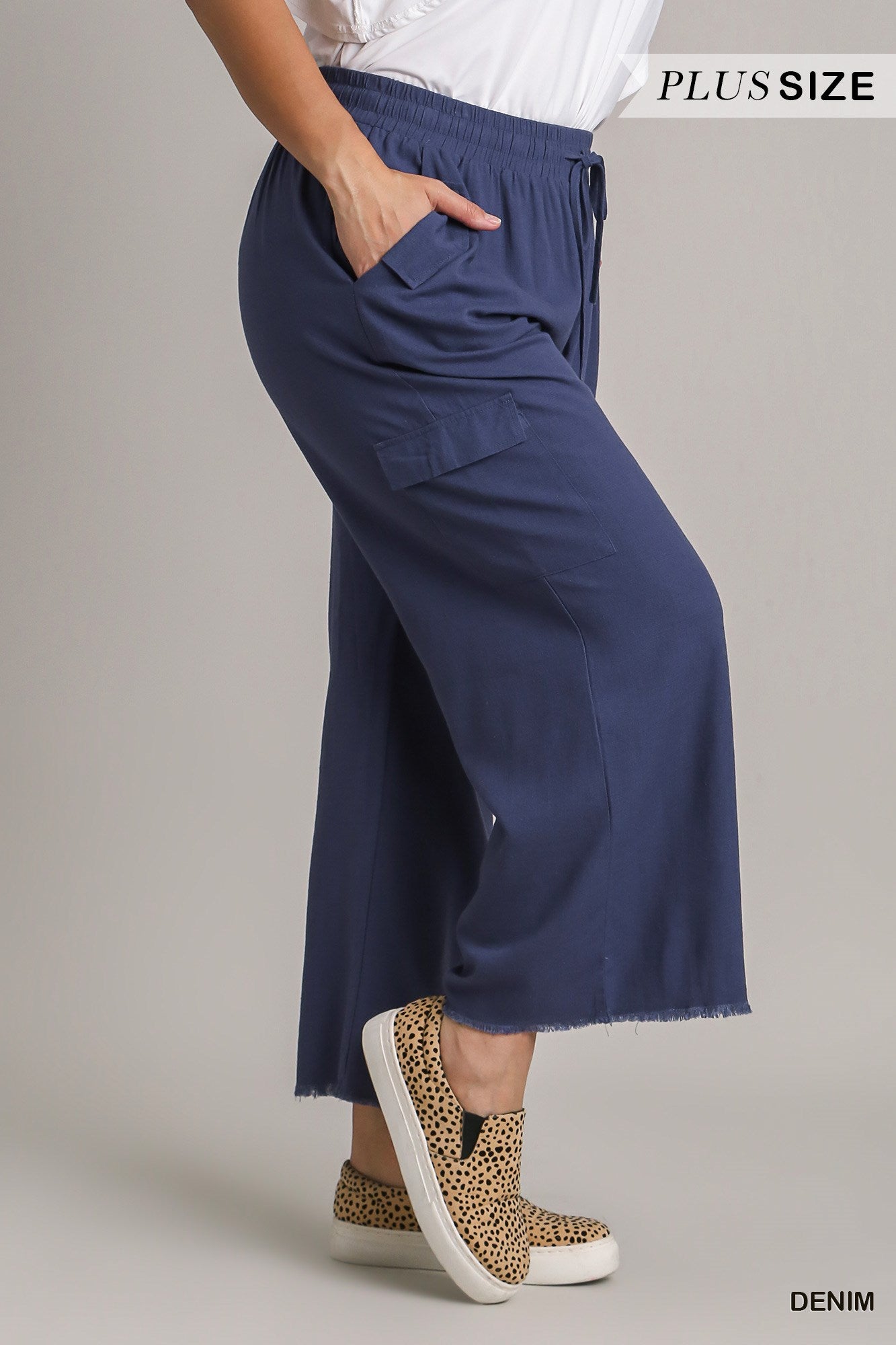 Umgee Plus Linen Blend Side Pockets Cargo Frayed Hem Pants