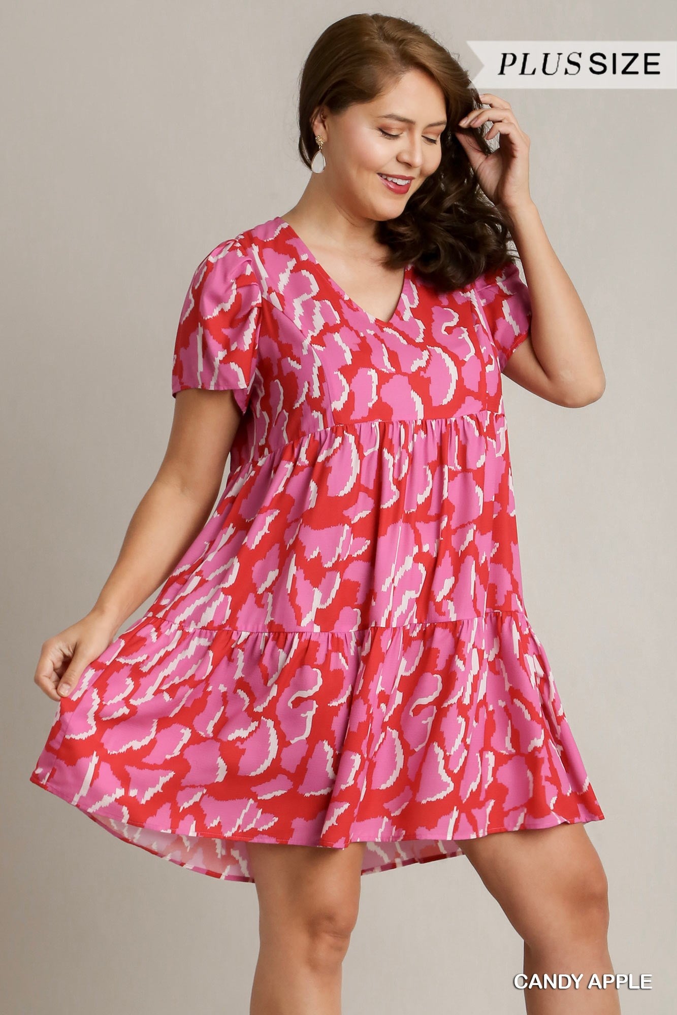 Umgee Plus Abstract Print V-Neck Tiered Pleat On Sleeves Dress