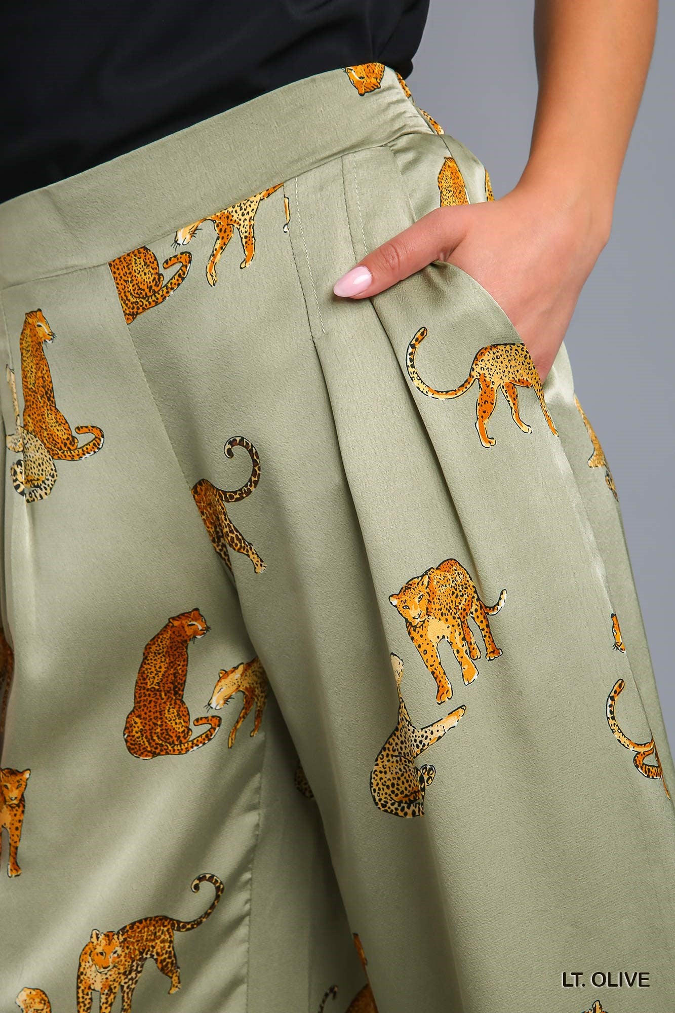 Umgee Satin Animal Print Pin-Tuck Wide Leg Side Pockets Pants