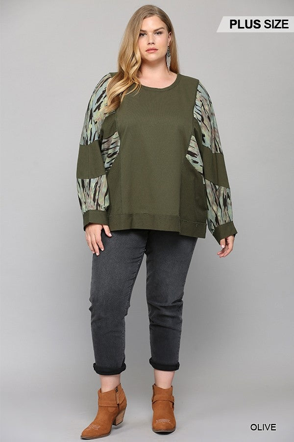 GiGio Plus French Terry Knit Camo Print Mixed Loose Top