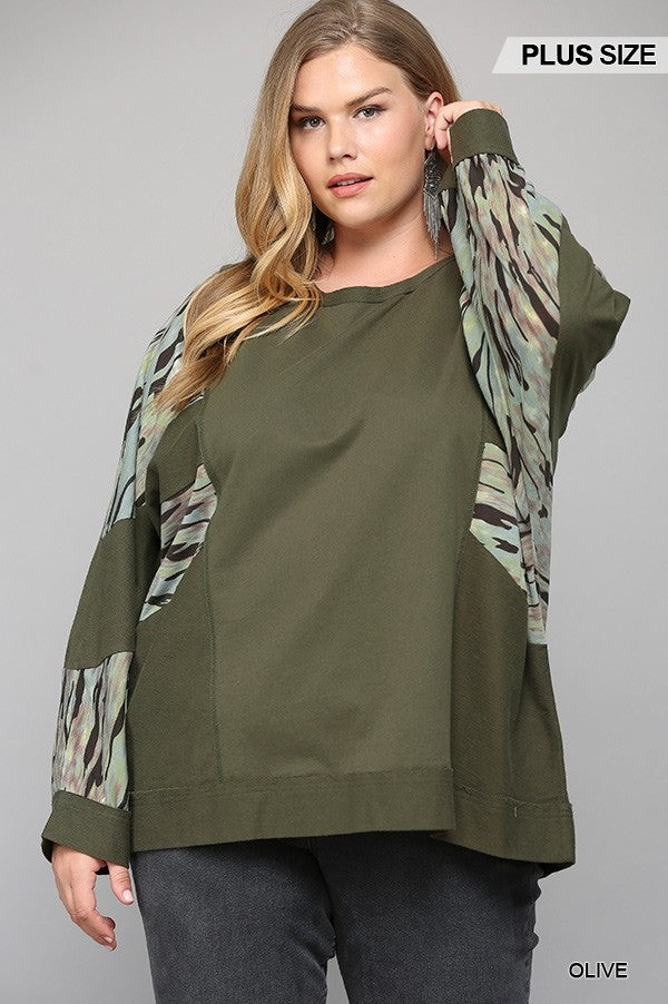 GiGio Plus French Terry Knit Camo Print Mixed Loose Top