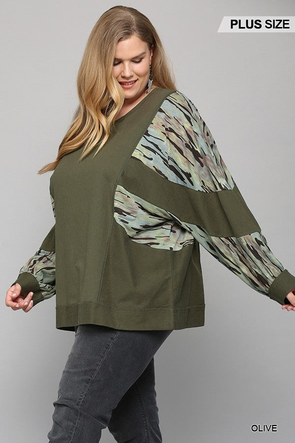 GiGio Plus French Terry Knit Camo Print Mixed Loose Top