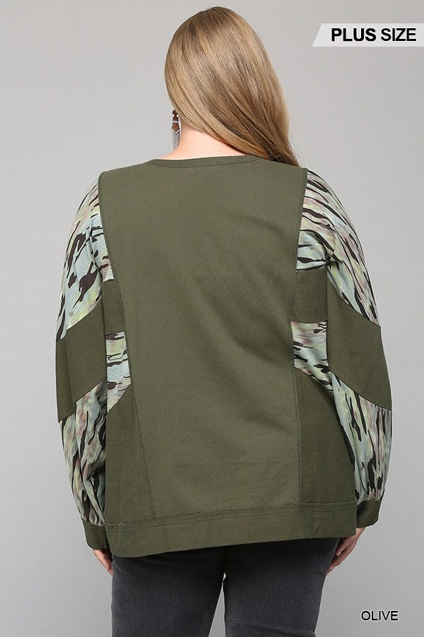 GiGio Plus French Terry Knit Camo Print Mixed Loose Top